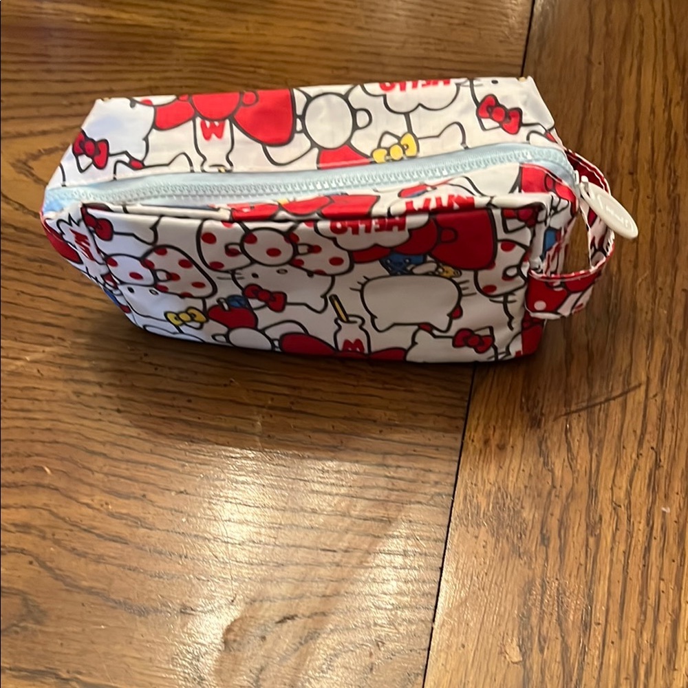 Hello Kitty Red and White‎ Toiletry Bag